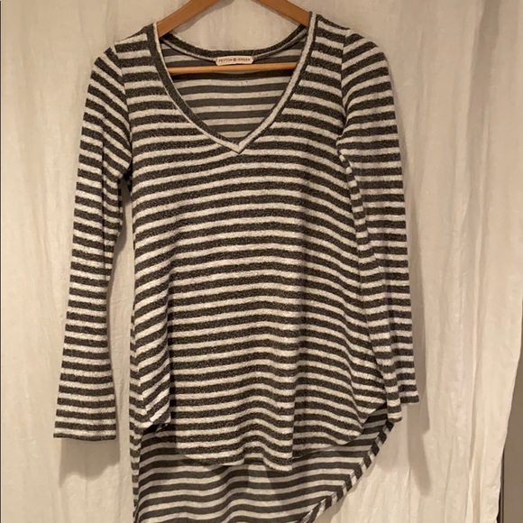 Cozy Soft V-neck Sweater! - Picture 3 of 3